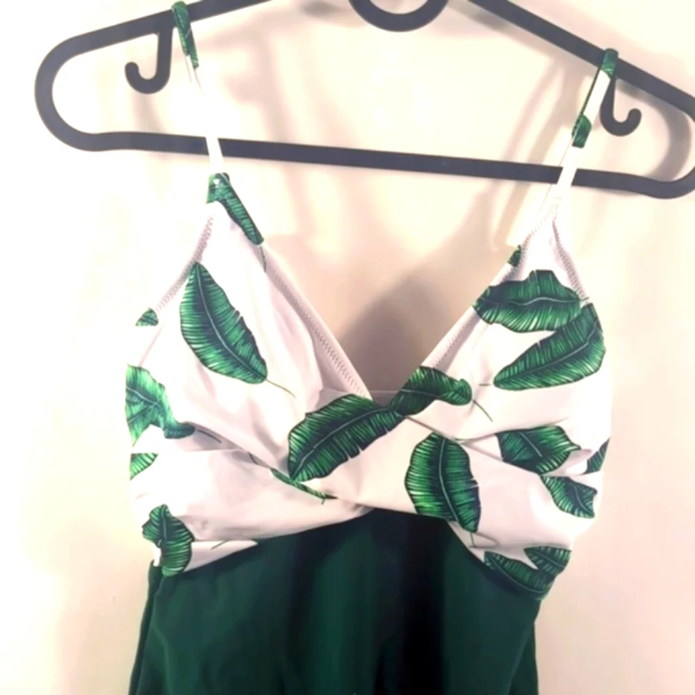 Cupshe One Piece Green Leaves  Swimsuit Size X-Small New with tags